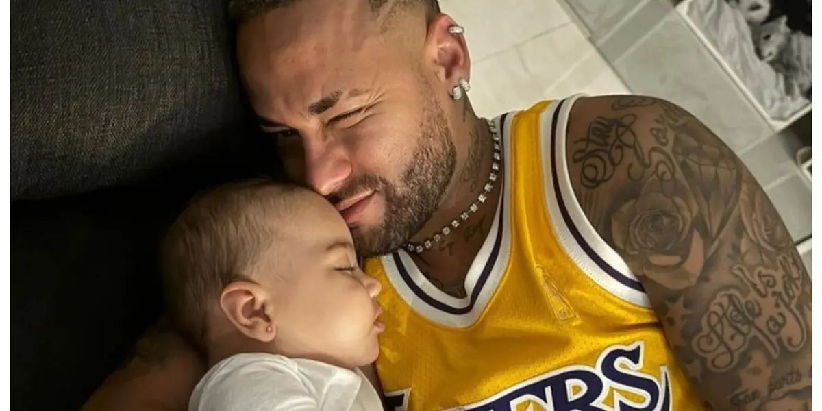 Neymar e Mavie deitados e dormindo