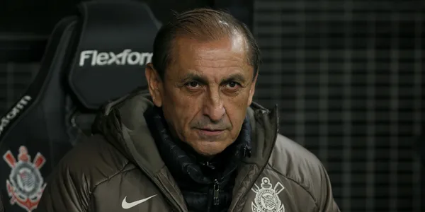 A dor de cabeça de Ramón Diaz (Foto: Corinthians)