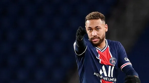 A estrela brasileira do PSG respondeu a uma conta no Instagram que postou suas fotos apontando que ele estava no conhecido aplicativo de namoro