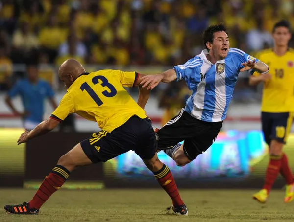 A Federação de Futebol está conduzindo todas as negociações com a FIFA e a Conmebol para que Colômbia x A Argentina está com o público no Estádio Metropolitano de Barranquilla.