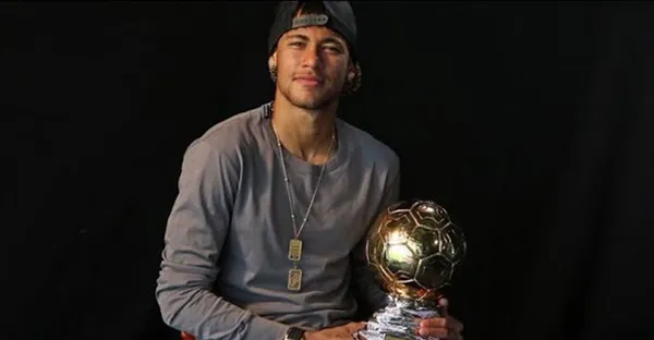 A France Football anunciou o nome dos melhores jogadores da história em um sonho de onze e com um único espanhol. Muit debate em vários posts.