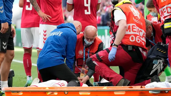 A morte súbita em jogadores de futebol é mais comum do que se supõe. Afeta um em cada 266 jogadores de futebol, de acordo com um estudo realizado pela St. George’s, University of London. Eriksen salvo por um milagre.