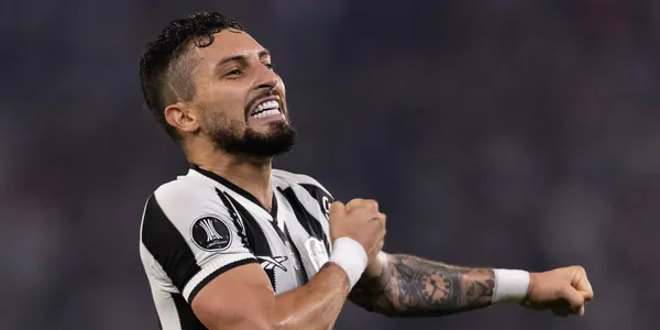 A punição que Alex Telles pode sofrer (Foto: Botafogo)