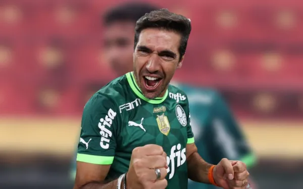 Abel Ferreira com a camisa do Palmeiras