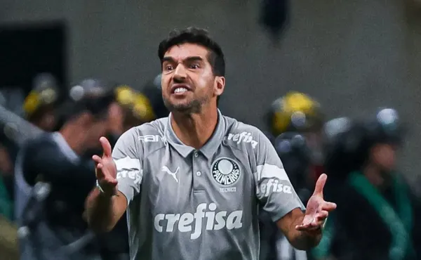 Abel Ferreira tecnico do Palmeiras durante partida contra o Gremio no estadio Arena do Gremio pelo campeonato Brasileiro A 2023. Foto: Maxi Franzoi/AGIF