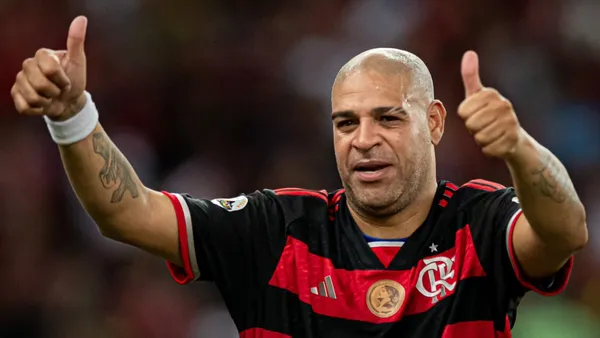 Adriano marcou dois gols, um por cada time em seu jogo de despedida