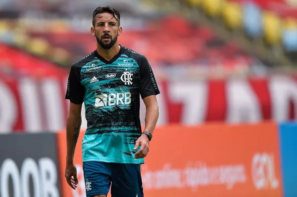 Após interesse em Marcinho, Isla deve ganhar mais um concorrente