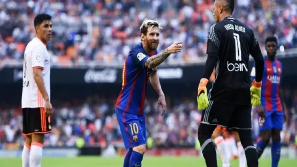 Arqueiro recebeu presente inesperado de um dos melhores jogadores de todos os tempos