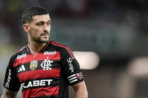 Arrascaeta em ação pelo Flamengo. Foto: Thiago Ribeiro/AGIF