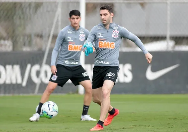 Atacante argentino vive seus últimos dias no Timão