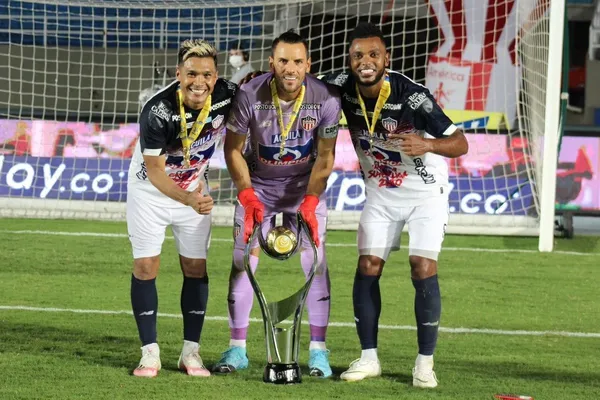 Atacante colombiano foi forçado a voltar ao Brasil