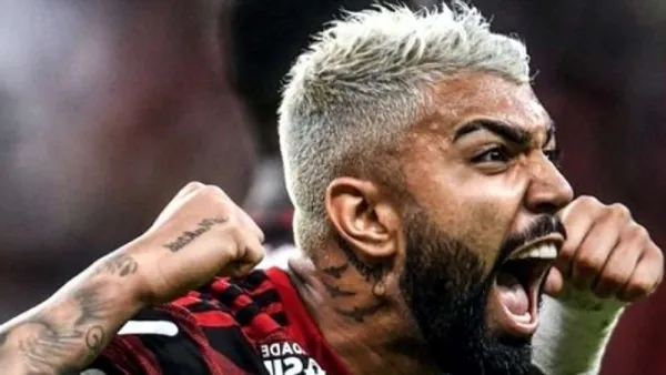 Atacante completou 100 jogos pelo Flamengo neste domingo (14)completou 100 jogos pelo Flamengo neste domingo (14)