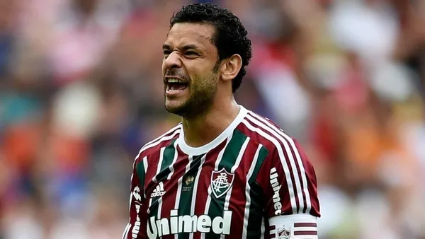 Atacante do Fluminense retrucou com o juiz da partida após lance polêmico