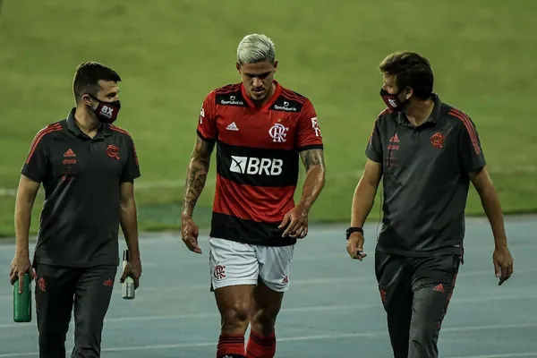 Atacante do Mengão saiu lesionado no clássico contra o Botafogo