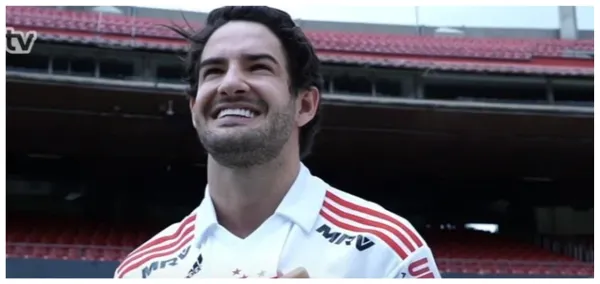 Atacante do São Paulo teve passagens pelos quatro cantos do mundo, envolvido em diversos contratos milionários