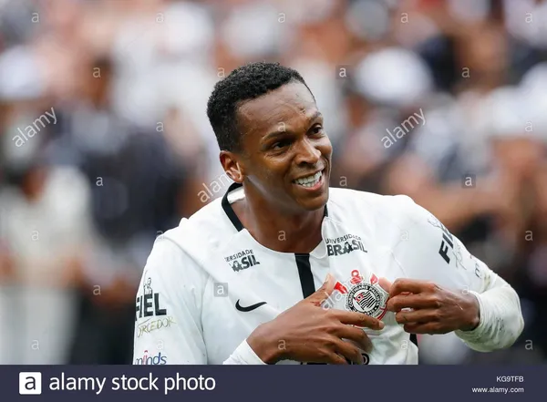 Atacante do Timão está fora do clássico contra o São Paulo