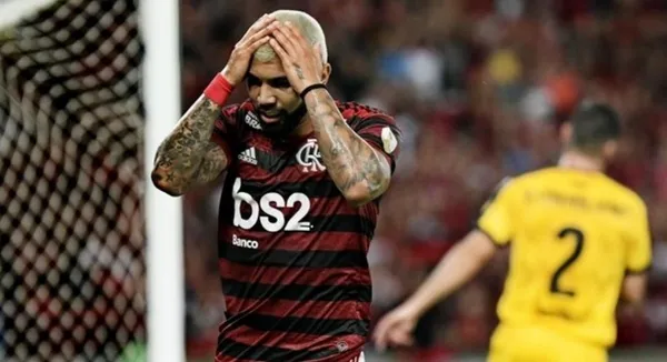 Atacante foi flagrado em um cassino clandestino no dia 14 de março