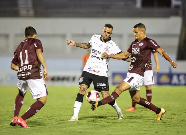 Atacante foi um dos poucos destaques na derrota do Corinthians