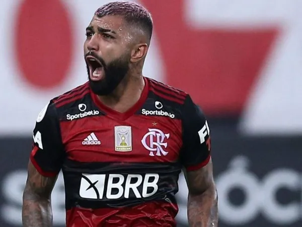 Atacante quer apagar episódio de cassino clandestino de sua vida