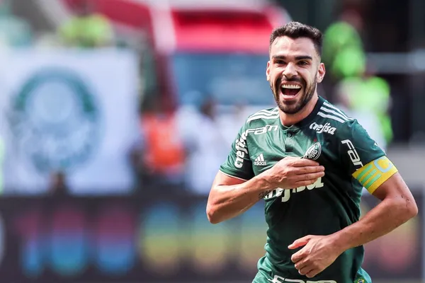 Atleta do Alviverde poderia ter saído no ano passado, mas promessa do clube mudou sua intenção