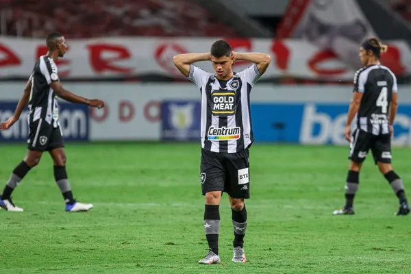 Atleta já atuou pela Seleção Brasileira e foi campeão mundial pelo clube inglês