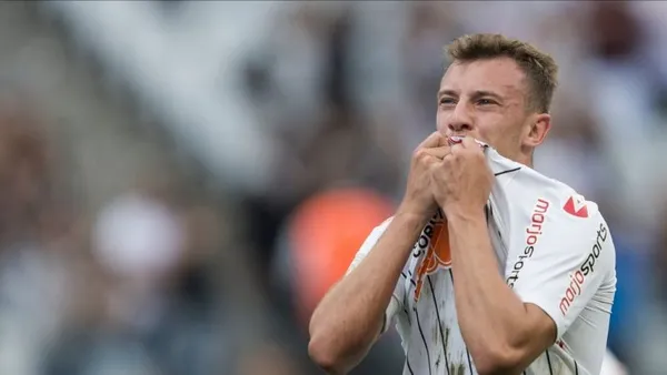 Atualmente na Itália, lateral esquerdo era titular do Timão