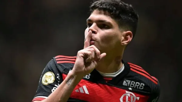 Ayrton Lucas é alvo de times brasileiros