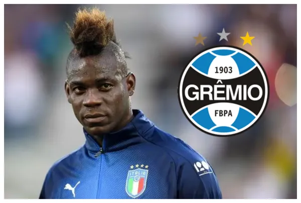 Balotelli com a camisa da Seleção Italiana