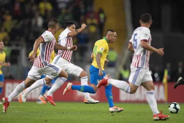 Brasil enfrenta Paraguai pelas Eliminatórias