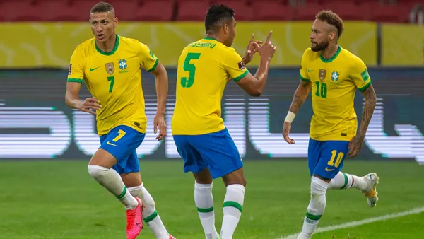 Brasil venceu o Equador por 2 a 0 e disparou na liderança das Eliminatórias