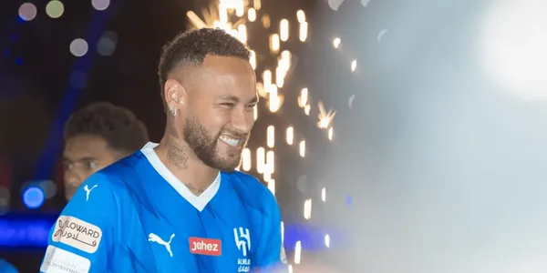 Brasileiro foi recebido com com festa no King Fahd International Stadium