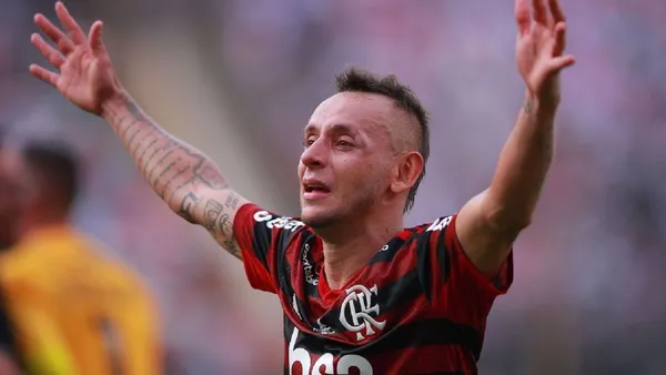 Brasileiro saiu do Flamengo em agosto do ano passado