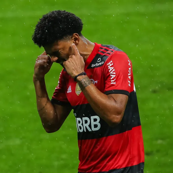Bruno Viana foi eleito o craque do jogo na goleada do Flamengo sobre o Grêmio e segredo estava guardado com ele