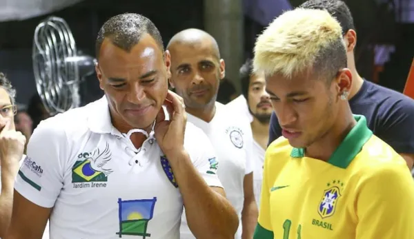Cafu ao lado de Neymar em 2018, ano da Copa do Mundo realizada na Rússia. Reprodução/Instagram/Cafu