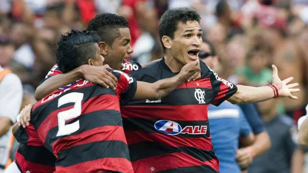 Campeão pelo Flamengo com Adriano, jogador interrompe aposentadoria