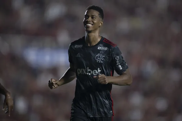 Carlinhos jogador do Flamengo comemora seu gol durante partida contra o Bangu no estádio Castelão De São Luis pelo campeonato Carioca 2025. Foto: Kayan Mendes/AGI