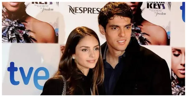 Carol Celico e Kaká com blusas pretas