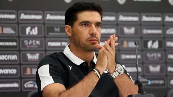 Com seus jovens 42 anos, Ferreira, o treinador do Palmeiras o primeiro português a liderar o time paulista de sua historia vive sua primeira experiência no futebol sul-americano