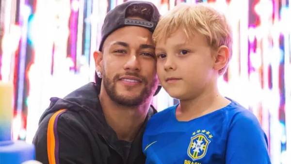Craque brasileiro, Neymar foi pai quando ainda atuava no Brasil