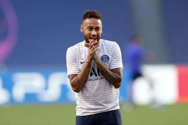 Craque brasileiro volta a pisar a correr e se preparar para voltar a treinar com bola