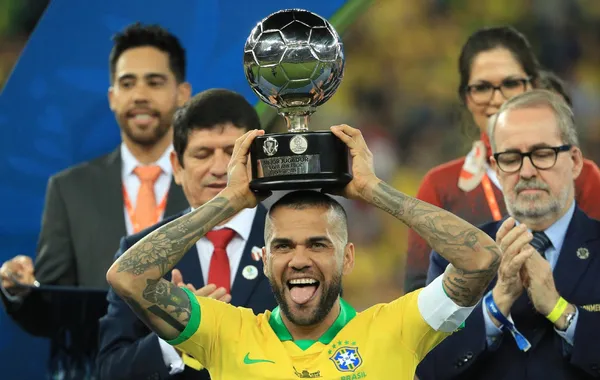 Dani Alves publicou uma foto em sua rede social que chamou a atenção