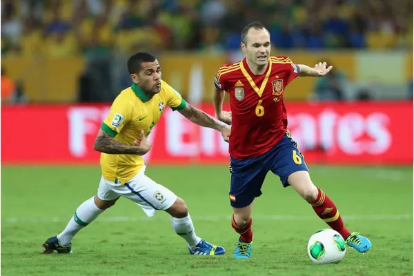 Daniel Alves ajuda o Brasil a buscar o ouro no Japão e pode permanecer no país para reeditar parceria valiosa com Iniesta