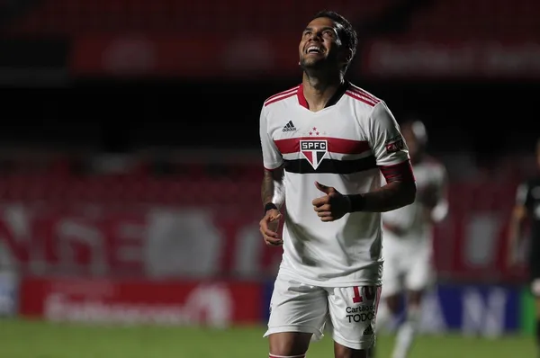 Daniel Alves conquistou seu primeiro título pelo São Paulo