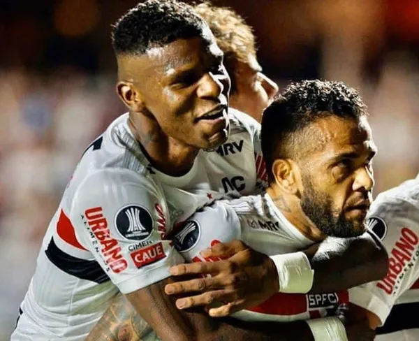 Daniel Alves escolheu o melhor jogador do São Paulo