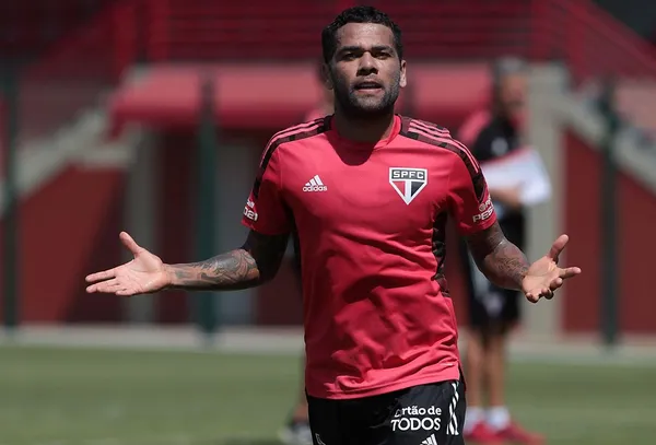 Daniel Alves pode ser substituído no São Paulo