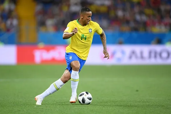 Danilo deu entrevista coletiva e comentou sobre o jogador que pode roubar sua titularidade