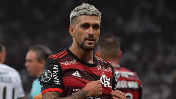 De Arrascaeta em ação com a camisa do Flamengo