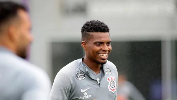 Defensor ainda não conseguiu sequência no Timão