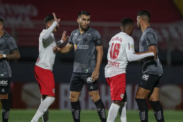 Defensor fez parceria vitoriosa com Junior Alonso, que deixou o Galo recentemente