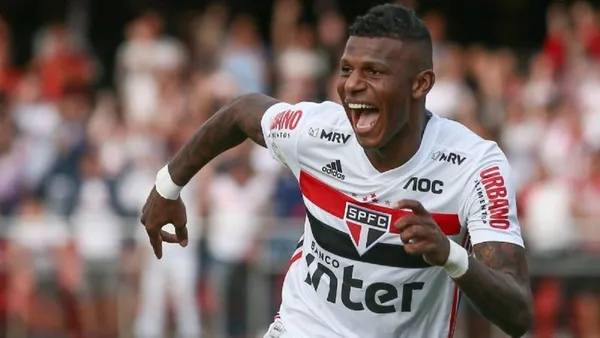 Defensor perdeu a partida mas ganhou uma nova polêmica